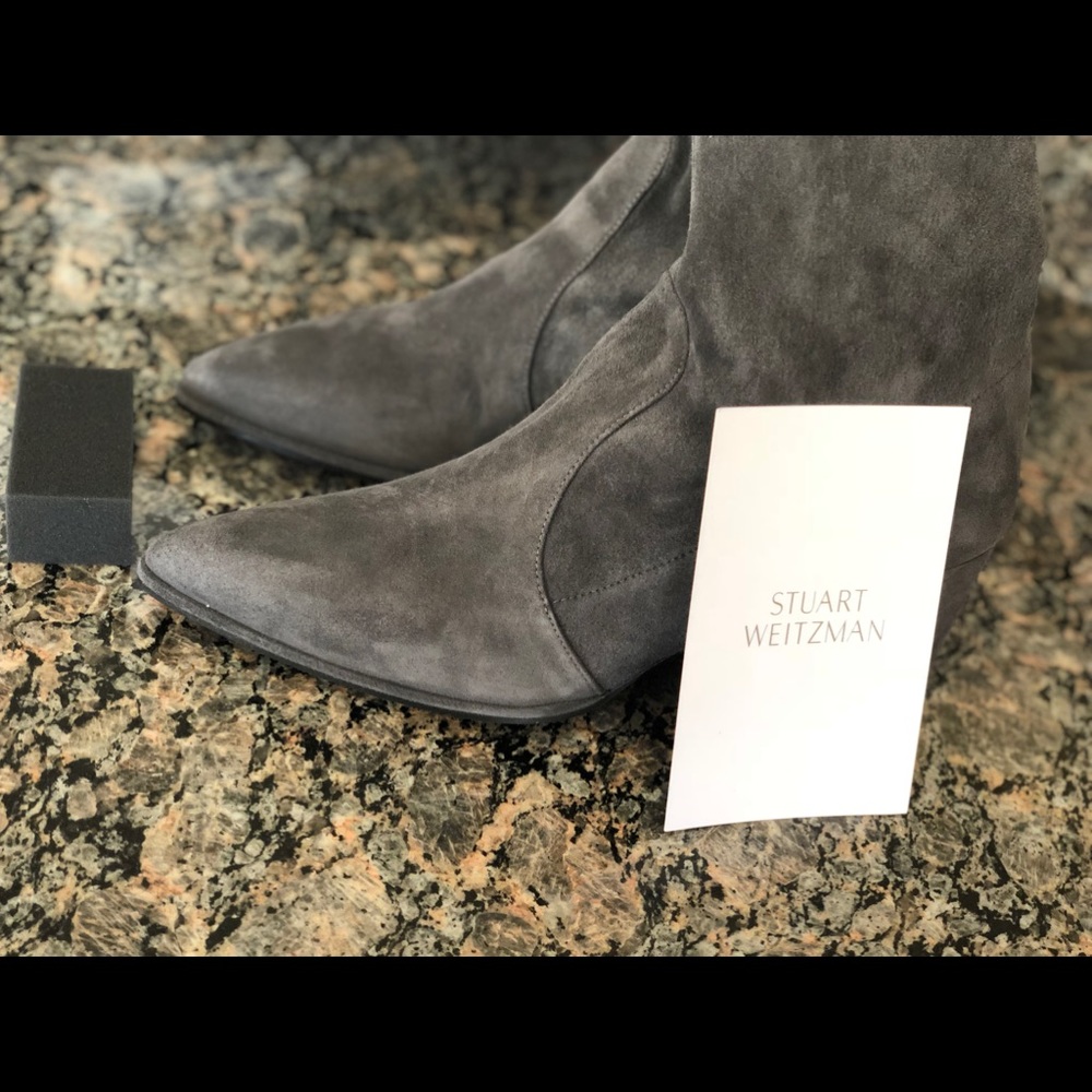 Highstreet Over The Knee Boot
STUART WEITZMAN